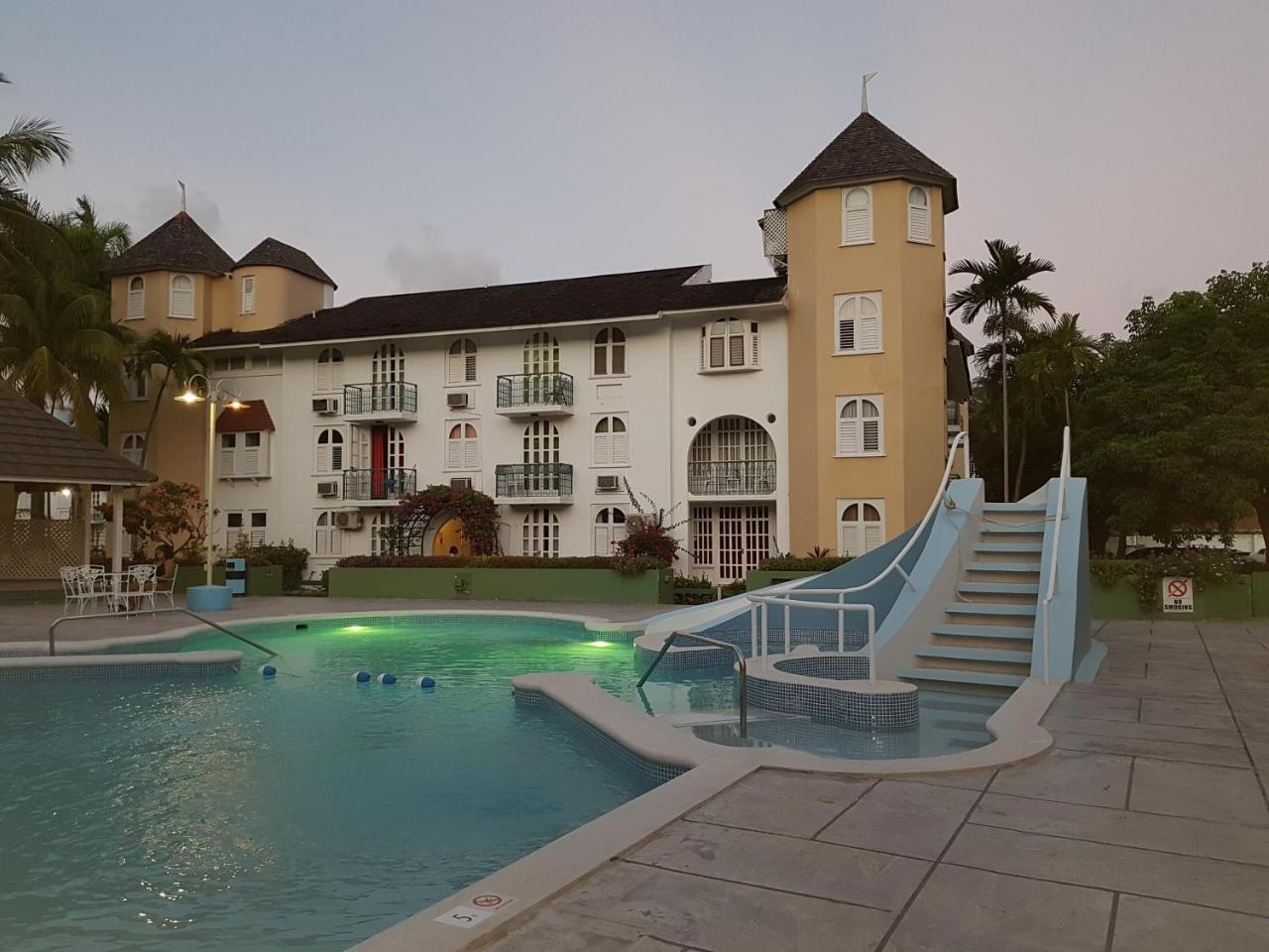 Apartment Treasure At Sandcastles Ocho Rios Esterno foto